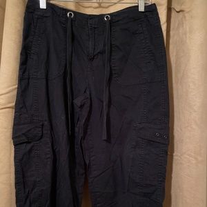 At John bay cargo black capris size 8